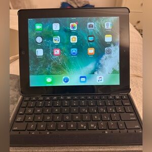 iPad 4th Generation (Wi-Fi) with case